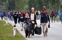12.000 migranti in 24 ore, Austria chiude autostrada a frontiera