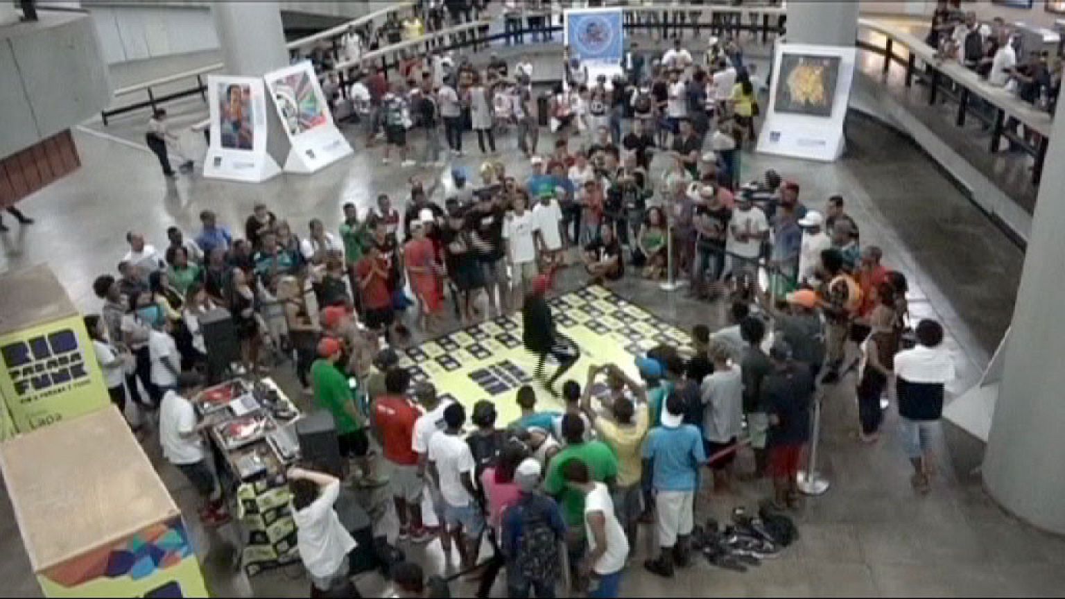 Metro dancing as Rio de Janeiro toasts its musical heritage