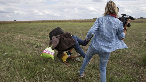 La camarógrafa húngara se disculpa por su reacción frente a los refugiados La camarógrafa húngara se disculpa por su reacción frente a los refugiados