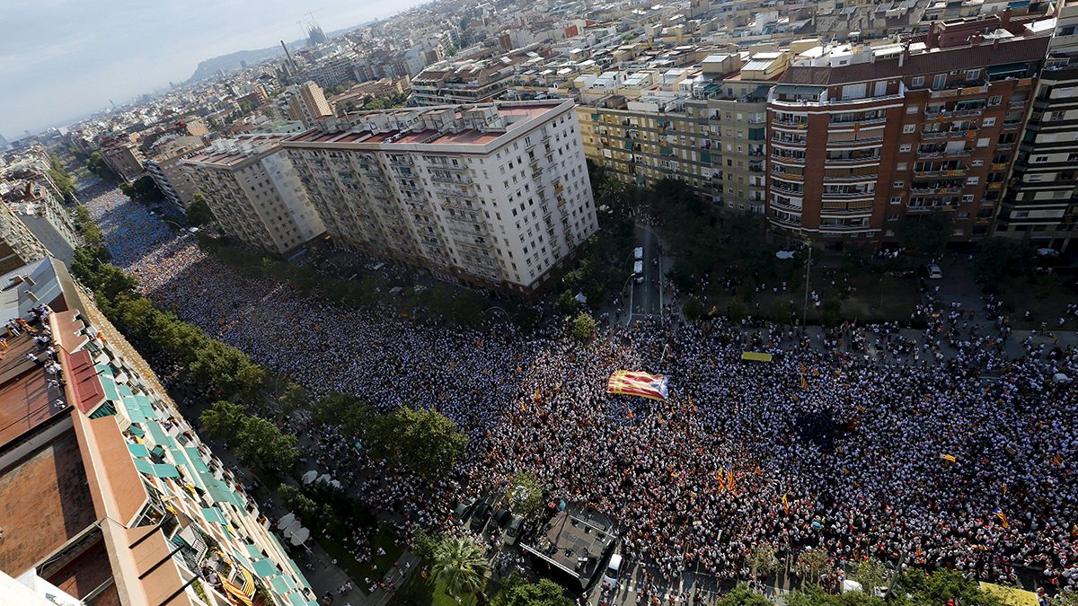 Barcelona: több százezren vonultak föl a katalán nemzeti napon