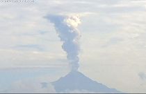 Мексика: вулкан Колима снова выбрасывает пепел и дым