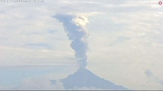 Eruption spectaculaire du volcan Colima au Mexique