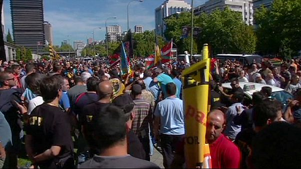 Мадрид: таксисты протестуют против Uber и ему подобных Мадрид: таксисты протестуют против Uber и ему подобных