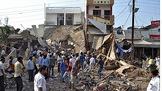 Мощный взрыв в Индии: почти 100 погибших