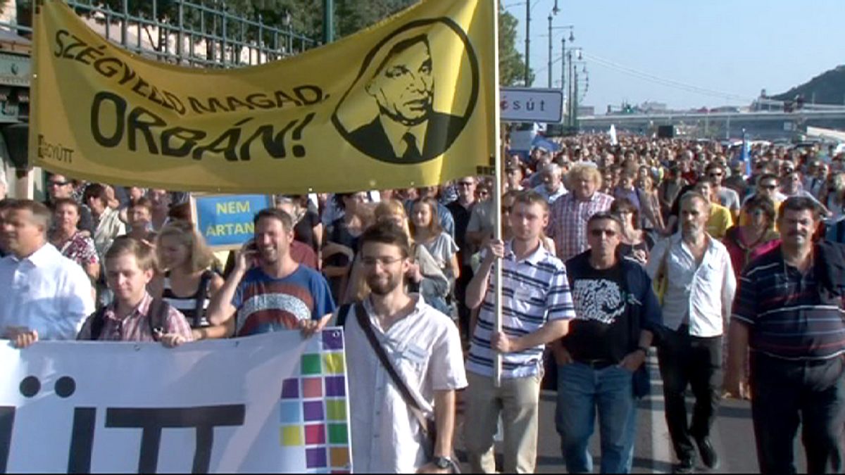 مردم بوداپست علیه سیاستهای ضدمهاجر اوربان تظاهرات کردند