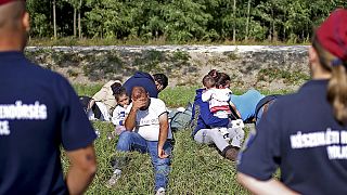 Hungria fecha a porta aos imigrantes e começa a abrir-lhes as prisões