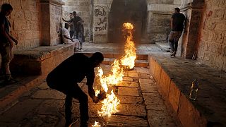 East Jerusalem: Palestinian-Israeli clashes continue into third day