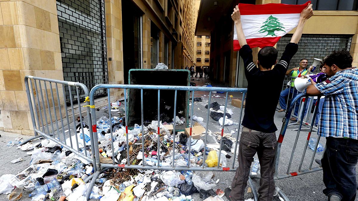 بحران زباله ها در بیروت؛ اعتصاب غذای معترضان برای استعفای وزیر محیط زیست