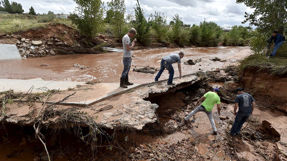 ABD'de kanyonları sel bastı: 15 ölü