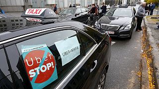 سائقوا تاكسي من كل انحاء اوروبا يحتجون في بروكسل على خدمة "أوبر".