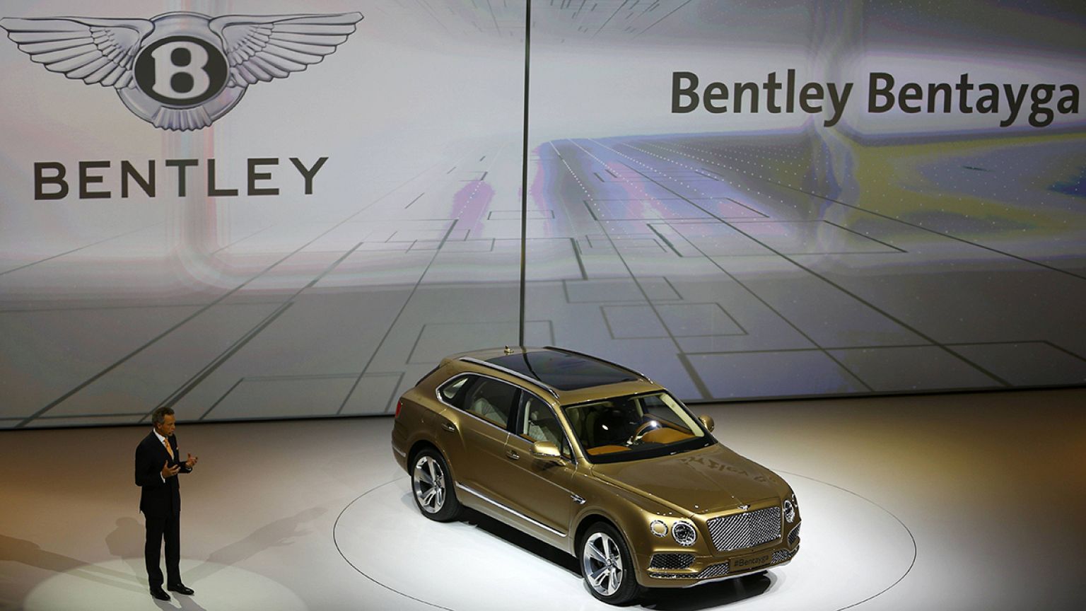 Automobile : les SUV de luxe, vedettes du salon de Francfort 2015