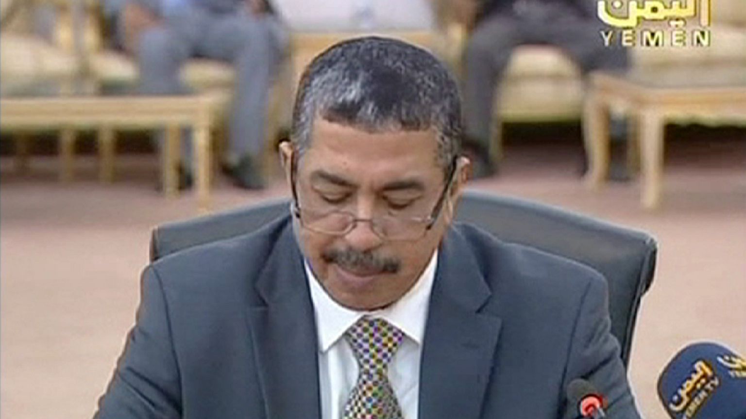Governo iemenita volta ao país