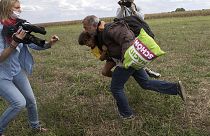 Glückliches Ende für den Syrer, der von der Kamerafrau getreten wurde