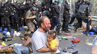صدامات عنيفة بين اللاجئين وشرطة المجر