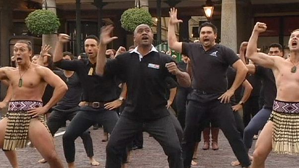 O "haka" londrino da antiga estrela do rugby neozelandês O "haka" londrino da antiga estrela do rugby neozelandês