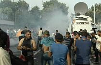 Hungria: Polícia dispersa refugiados com gás lacrimogéneo