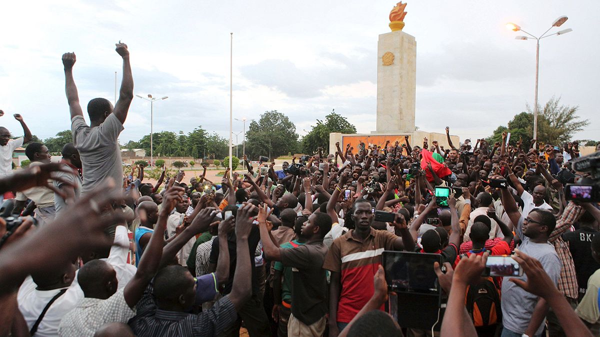 Puccs, kijárási tilalom és lezárt határok Burkina Fasóban