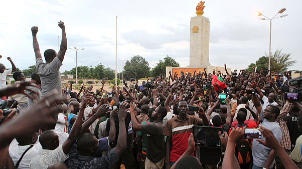 Burkina Faso: golpistas entregam o poder ao general Gilbert Diendéré Burkina Faso: golpistas entregam o poder ao general Gilbert Diendéré