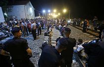 Croatia closes road border crossings with Serbia after migrant influx