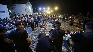 Croatia closes road border crossings with Serbia after migrant influx
