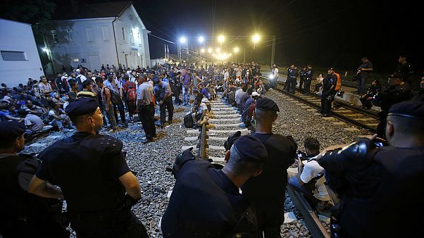 Flüchtlingswelle - Kroatien schließt mindestens 7 Grenzübergänge zu Serbien Flüchtlingswelle - Kroatien schließt mindestens 7 Grenzübergänge zu Serbien