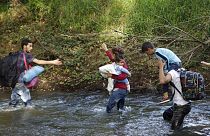 Περισσότεροι από 100 μετανάστες εγκλωβισμένοι στη Σλοβενία