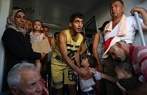 Croacia empieza a dirigir a los refugiados a Hungría en autobús