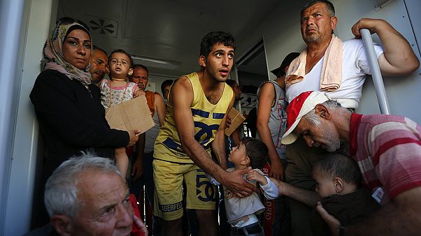 Croacia empieza a dirigir a los refugiados a Hungría en autobús Croacia empieza a dirigir a los refugiados a Hungría en autobús