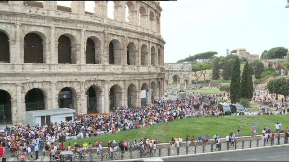 Colosseo chiuso per assemblea sindacale, scoppia la polemica