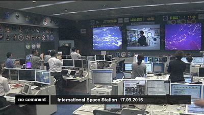Der japanische Astronaut Kimiya Yui schickt einen Mikrosatelliten