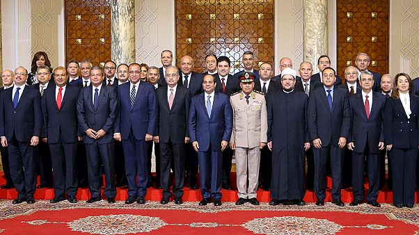Al Sisi estrena nuevo Gobierno presionado por el descontento popular Al Sisi estrena nuevo Gobierno presionado por el descontento popular
