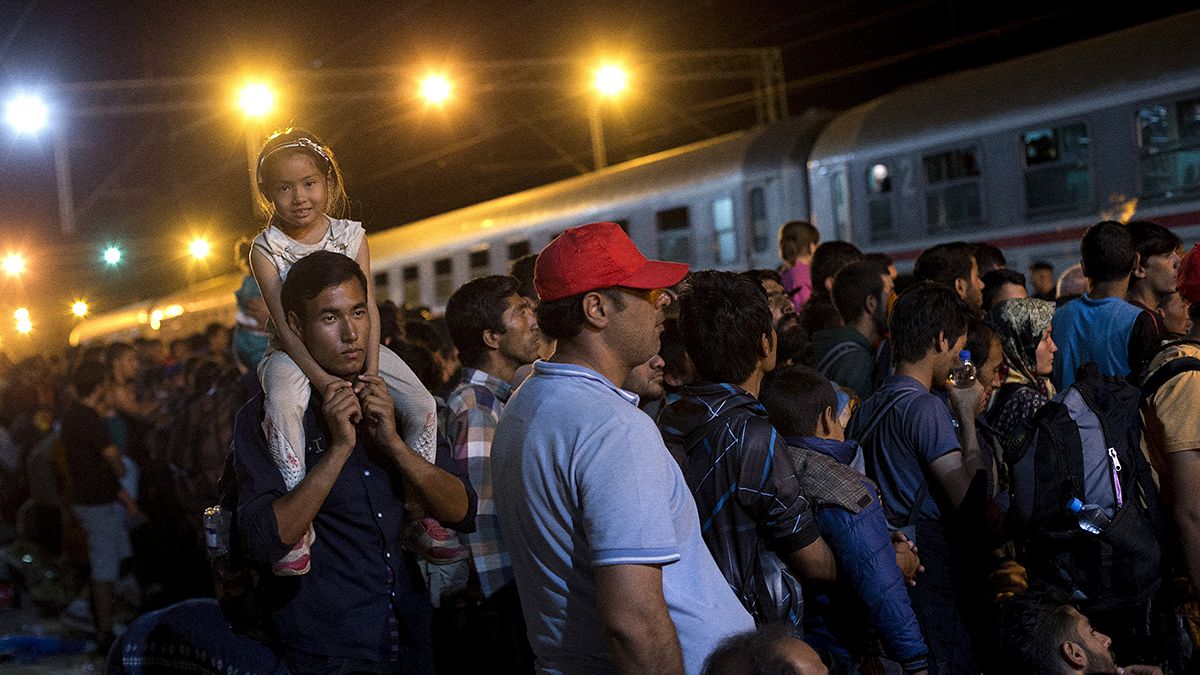Refugiados: Hungria e Eslovénia acusam Croácia de não assumir responsabilidades