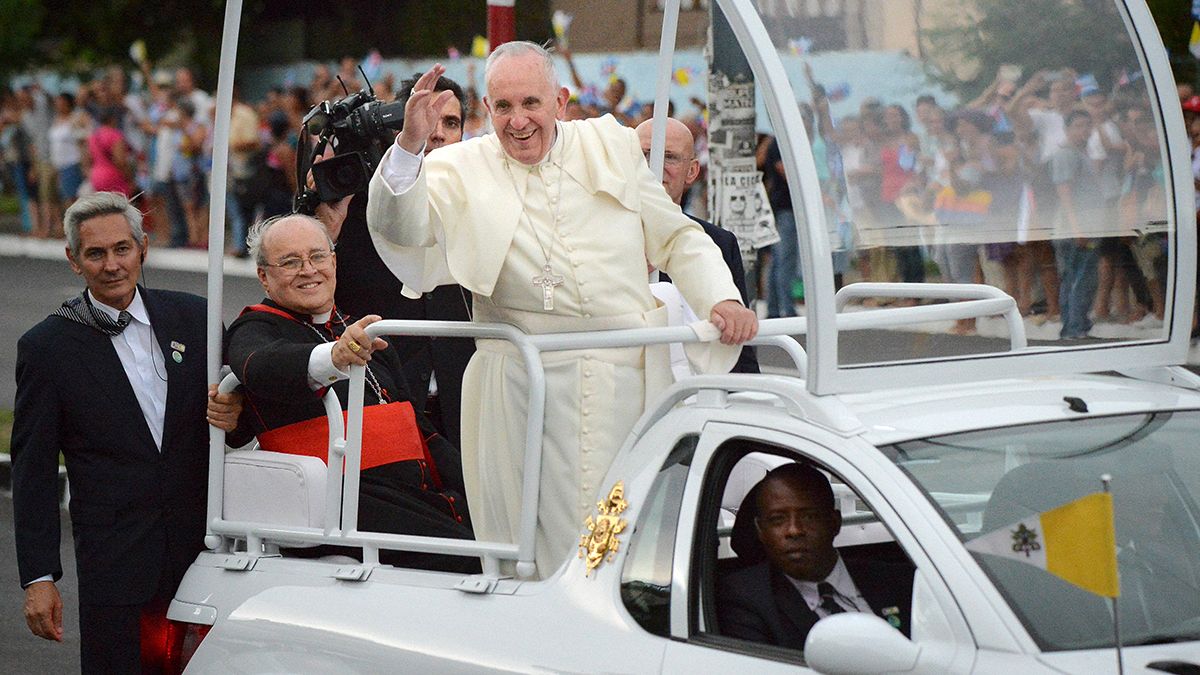 البابا فرنسيس يصل إلى كوبا في أول زيارة تاريخية