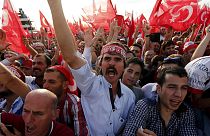 Tömegtüntetés a PKK ellen
