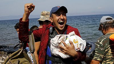 Menekültek érkeznek a görög szigetekre