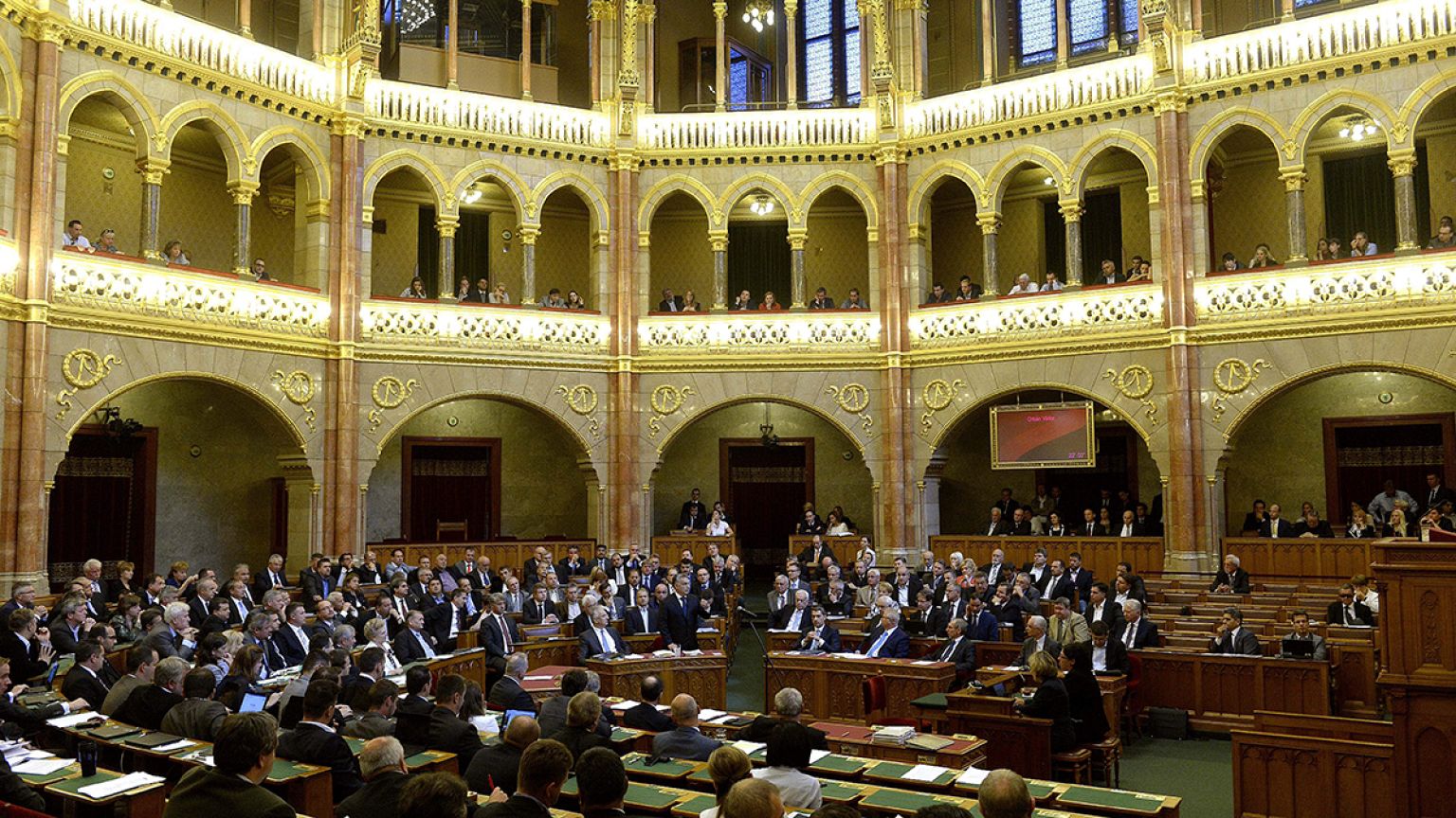 Menekültek, közmédia, foci: módosítások a magyar költségvetésben
