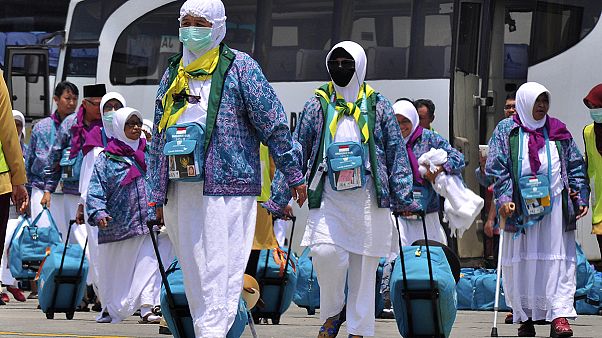 الحجاج المسلمون يتوجهون إلى عرفة الحجاج المسلمون يتوجهون إلى عرفة