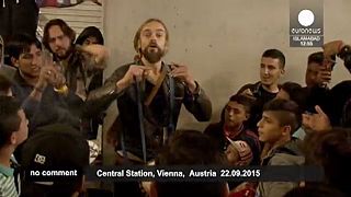 Musical relief for refugees in Vienna train station