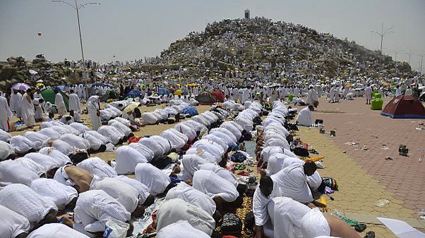 Islam: due milioni di pellegrini alla Mecca, Grand Mufti chiede unità contro Isil Islam: due milioni di pellegrini alla Mecca, Grand Mufti chiede unità contro Isil