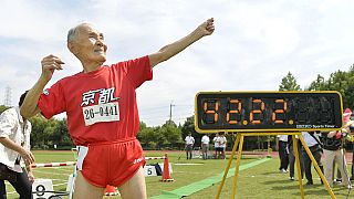 Il bat le record du monde du 100m à 105 ans et défie Bolt