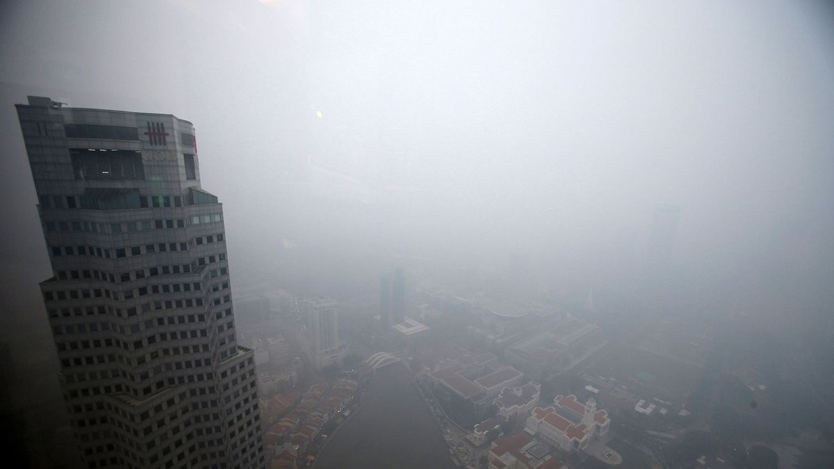 Pollution worsens in Singapore amid Indonesia forest fires