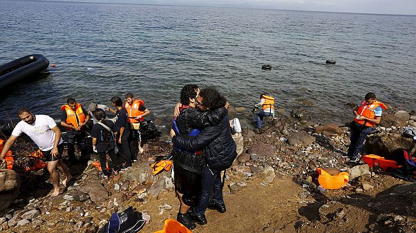 Migranti: sbarco record a Lesbo, Italia e Grecia chiedono garanzie su hotspot Migranti: sbarco record a Lesbo, Italia e Grecia chiedono garanzie su hotspot