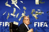 Fifa: Blatter indagato per appropriazione indebita, Platini respinge le accuse