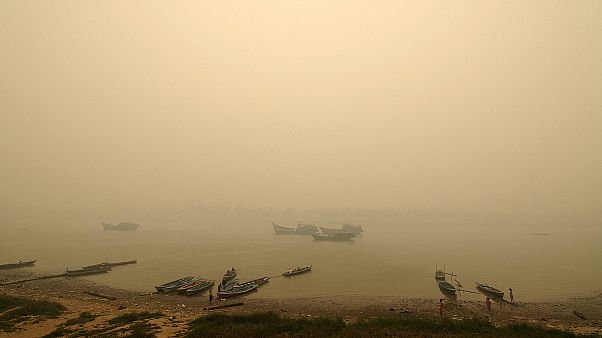 Neblina espessa em Sumatra dificulta quotidiano dos habitantes Neblina espessa em Sumatra dificulta quotidiano dos habitantes