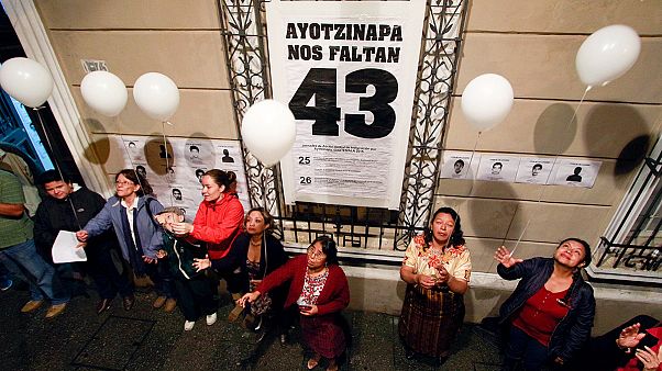 В Мексике почтили память 43 студентов, пропавших без вести год назад В Мексике почтили память 43 студентов, пропавших без вести год назад