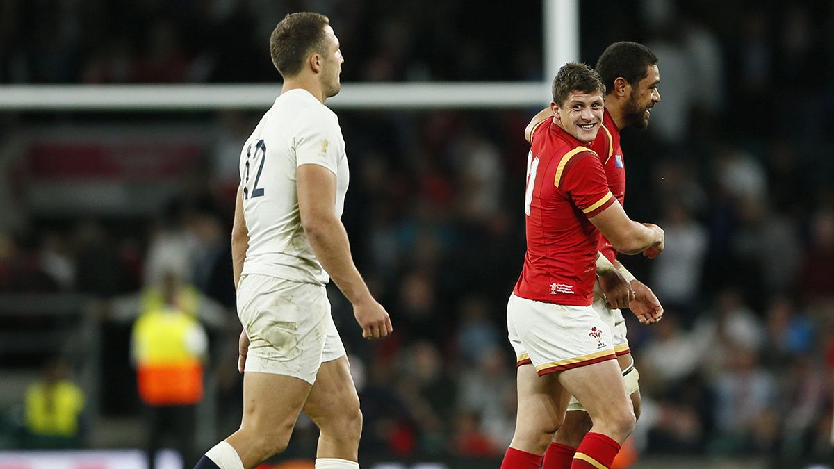 Rugby World Cup 2015: Wales defeat hosts England 28-25 in thrilling clash