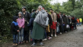 Weitere Flüchtlinge kommen bei Regen und Kälte nach Kroatien