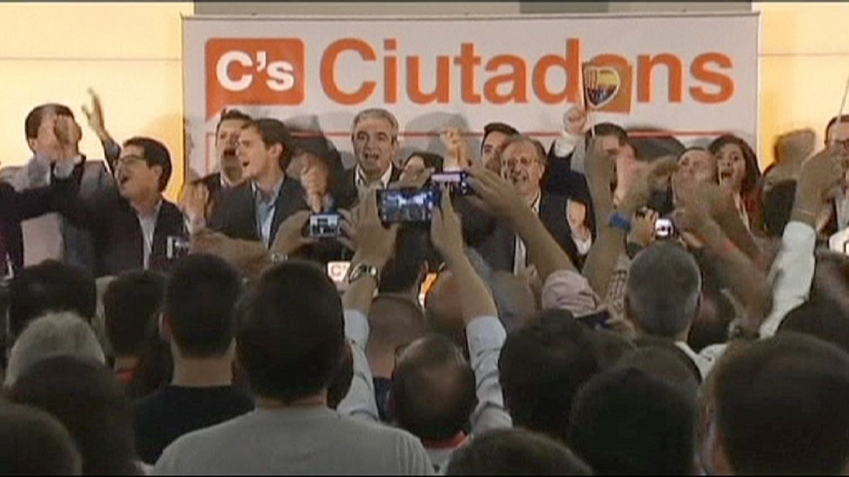 الرافضون للانفصال عن اسبانيا في كاتالونيا يتعهدون بالدفاع عن الوحدة