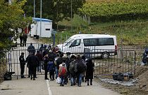 Balcani, le nuove rotte dei profughi. A migliaia rimbalzano tra le frontiere