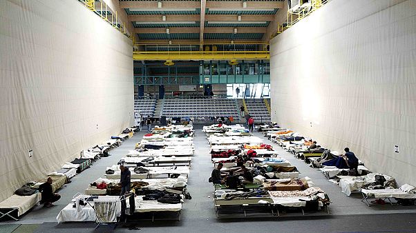 Flüchtlingsandrang in Deutschland: Kabinett reagiert mit Asyl-Gesetzpaket Flüchtlingsandrang in Deutschland: Kabinett reagiert mit Asyl-Gesetzpaket
